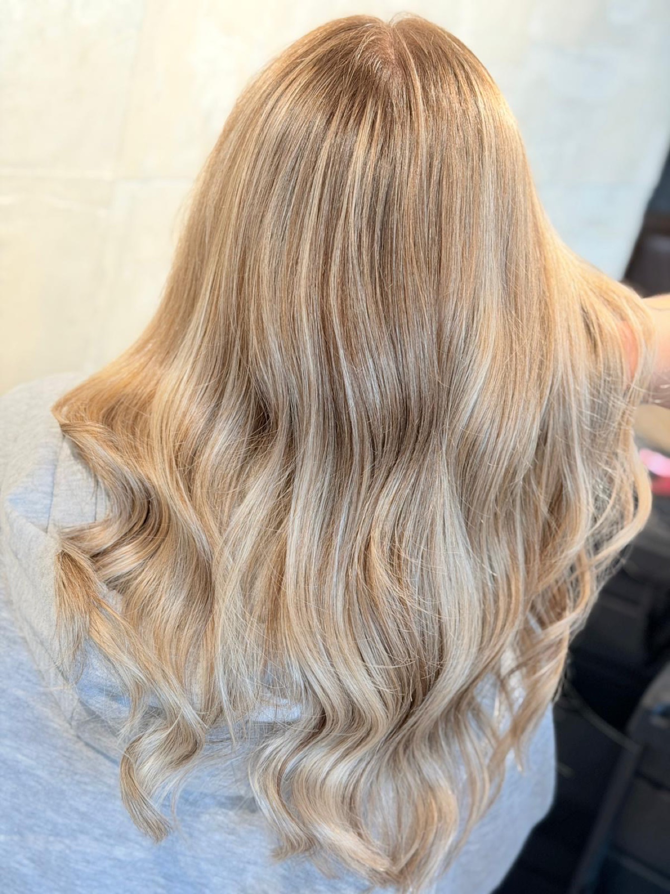 Blondes Haarergebnis mit weichen Wellen