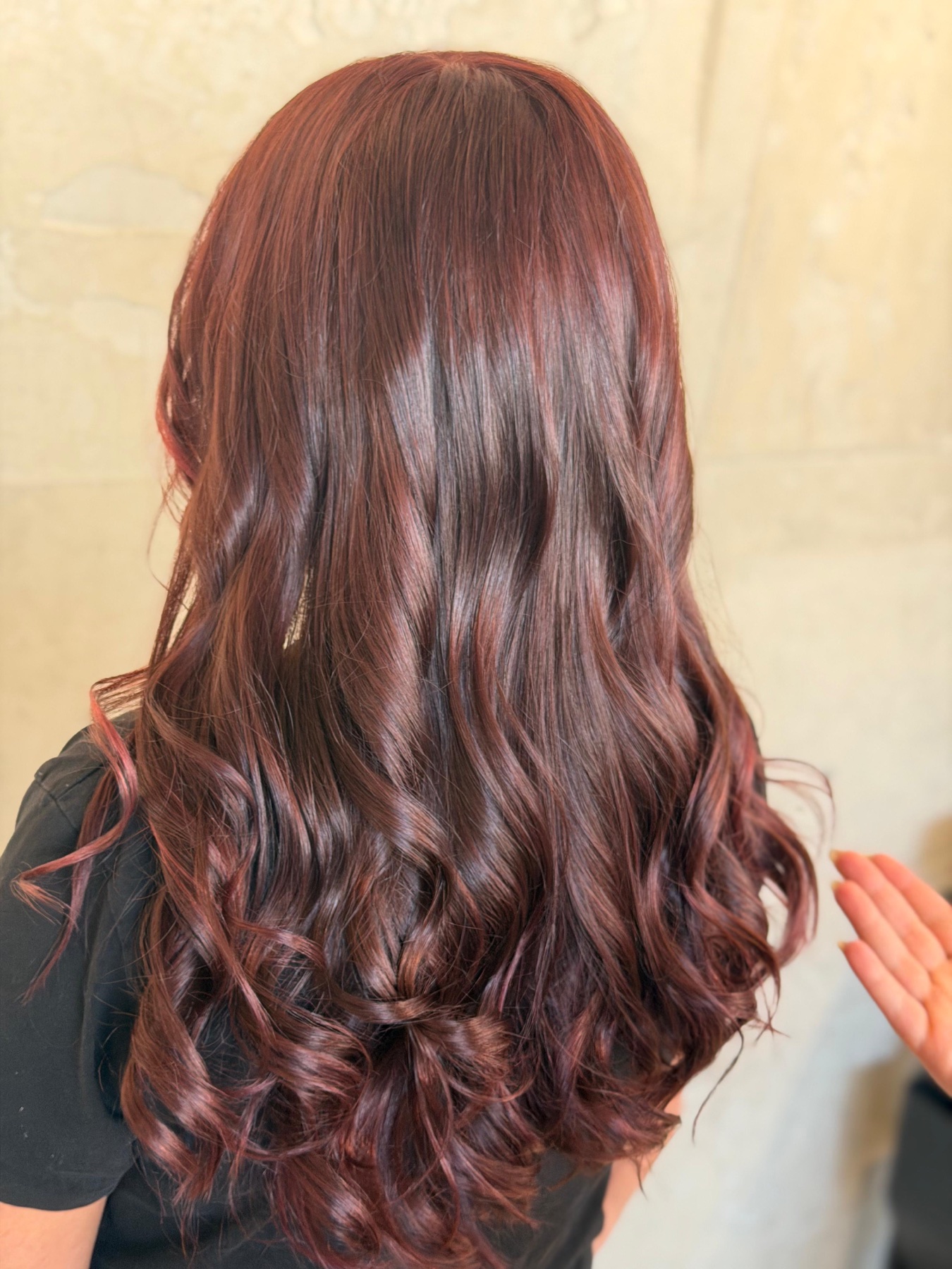 Rote glaenzende Coloration mit Wellen